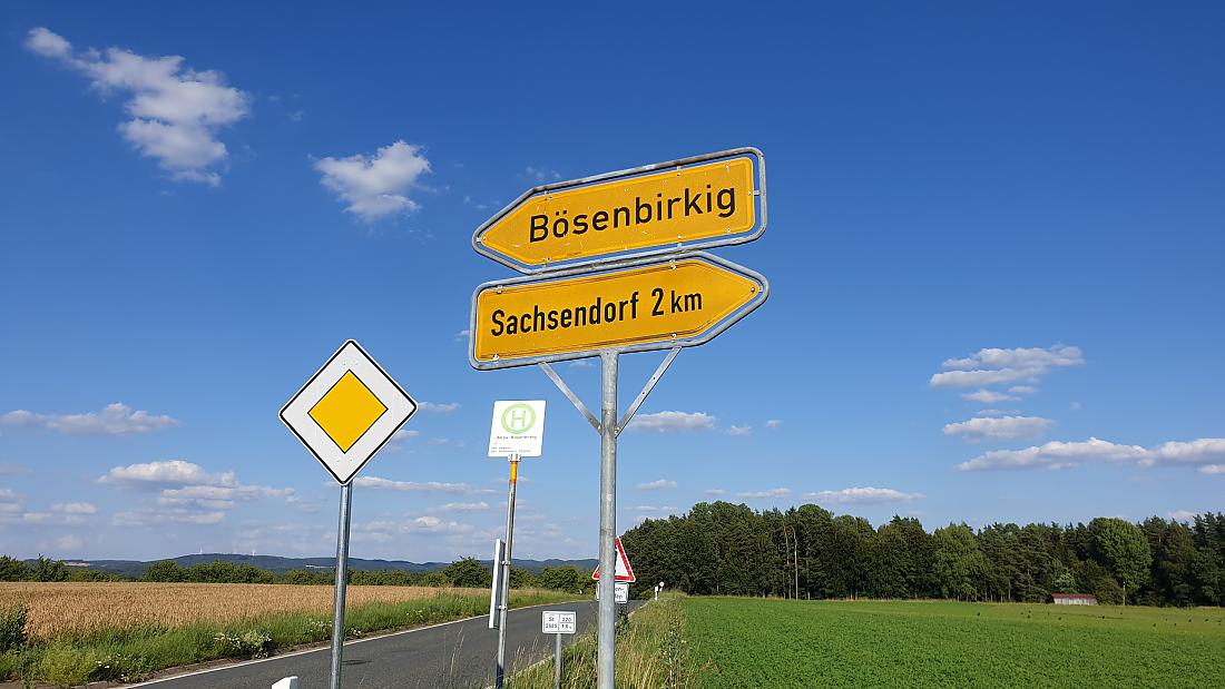 Foto: Martin Zehrer - Fränkische Schweiz per Motorrad...<br />
Zu den Bösen oder zu den Sachsen? 