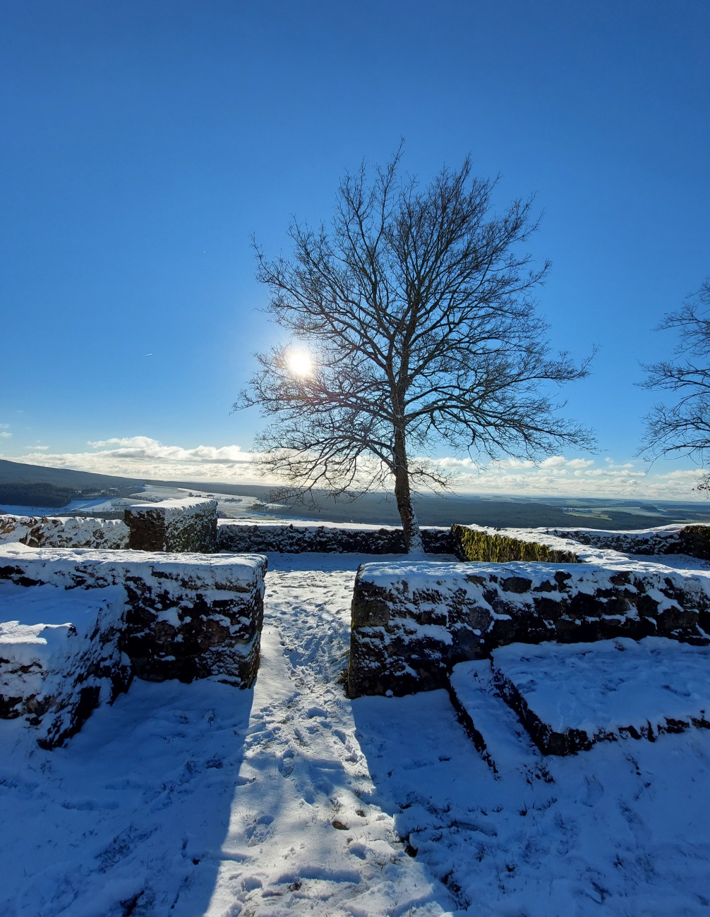 Foto: Martin Zehrer - Herrliche Winter-Wanderung zum waldecker Schlossberg.<br />
Sonne, blauer Himmel und ein Rucksack mit guter Brotzeit.<br />
Was für ein wunderschöner Tag zu zweit! :-) 