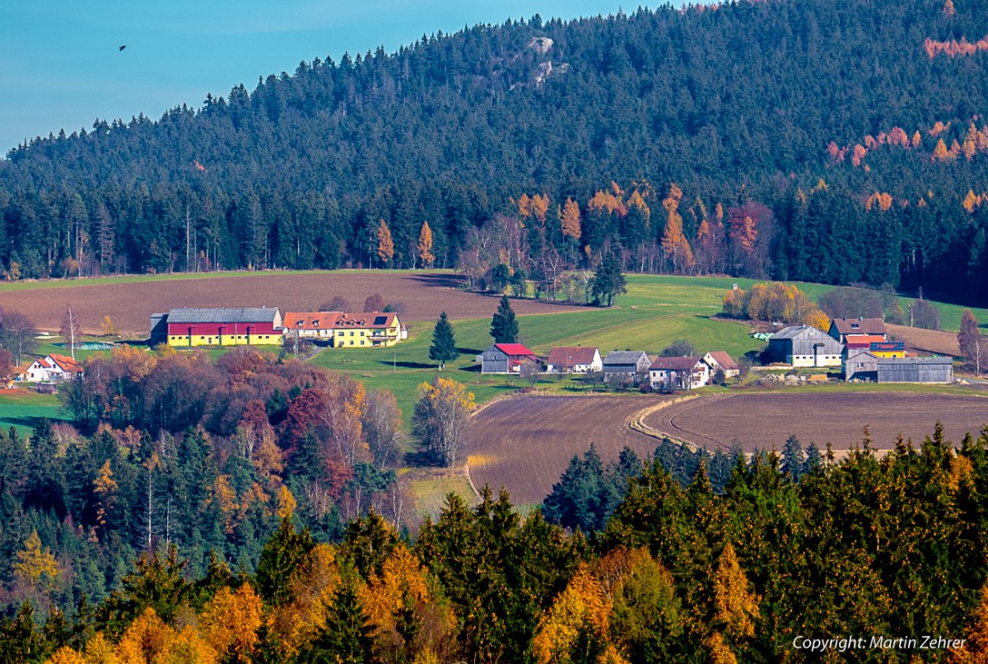 Foto: Martin Zehrer - Das dürfte Kautzenhof im Steinwald sein. Von Godas aus fotografiert.<br />
<br />
Nein, es ist Neuköslarn im Steinwald ;-)<br />
<br />
Danke, Alexandra Haberkorn, Simon Anzer für den Hinwei 