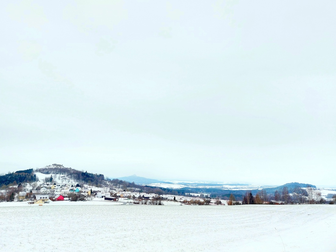Foto: Martin Zehrer - Der Blick über Waldeck am Sonntag, den 26. Dezember 2021.<br />
<br />
Wetter: <br />
- Temperatur ca. -3 Grad<br />
- Der Himmel bedeckt, keine Sonne<br />
- Frisches Lüftchen weht<br />
- Schnee bed 