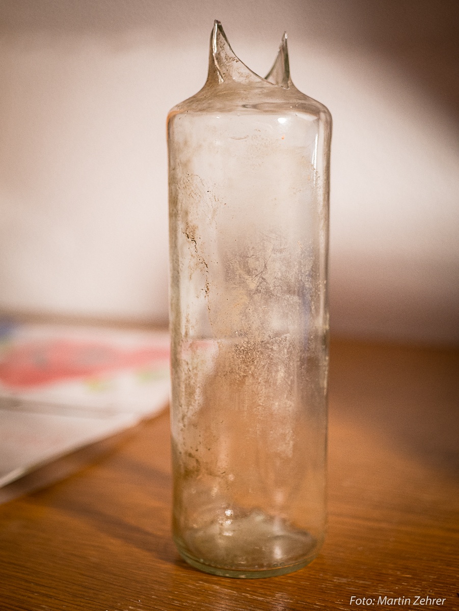 Foto: Martin Zehrer - Geheimnisvolle Flaschenpost entdeckt!!!<br />
<br />
In dieser Flasche, der Hals ist wegen der Entnahme des Inhaltes abgeschlagen, wurden drei wunderschöne Zeichnungen gefunden...  