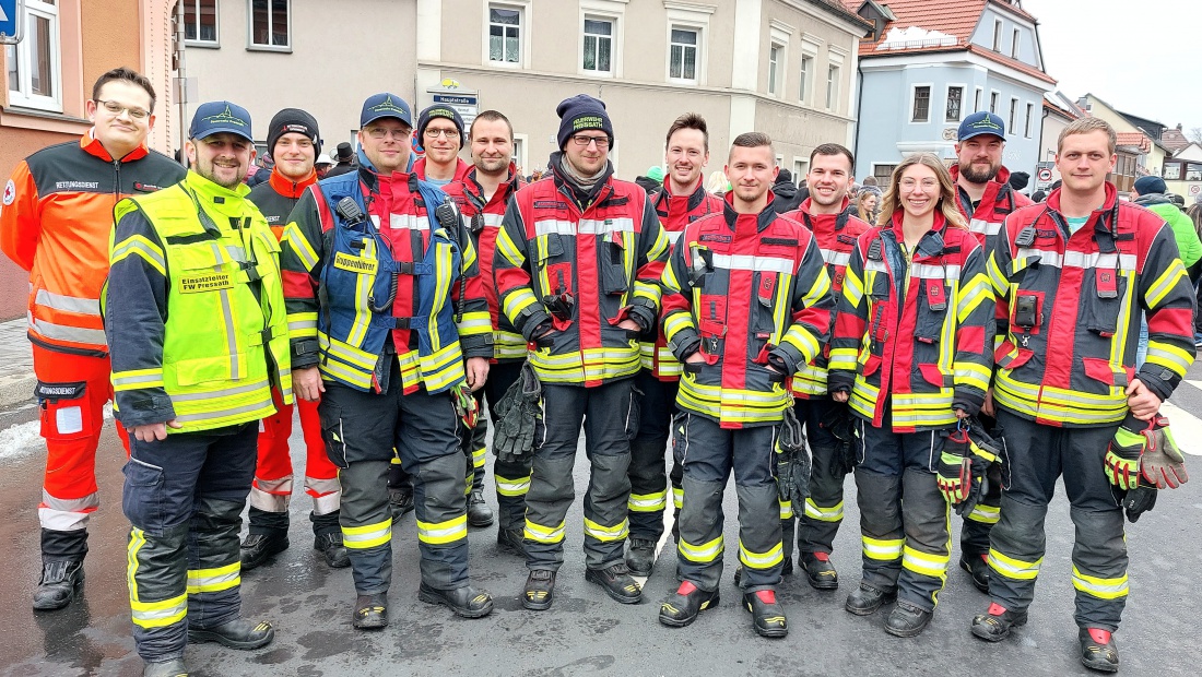 Ein Teil der Mitglieder der FFW Pressath. 
Mit viel Organisationsaufwand und perfektem Einsatz der Rettungskräfte bzw. Ordnungskräften vor Ort konnte der Faschingszug durch Pressath perfekt gefeiert werden.

Faschingszug Pressath 2026