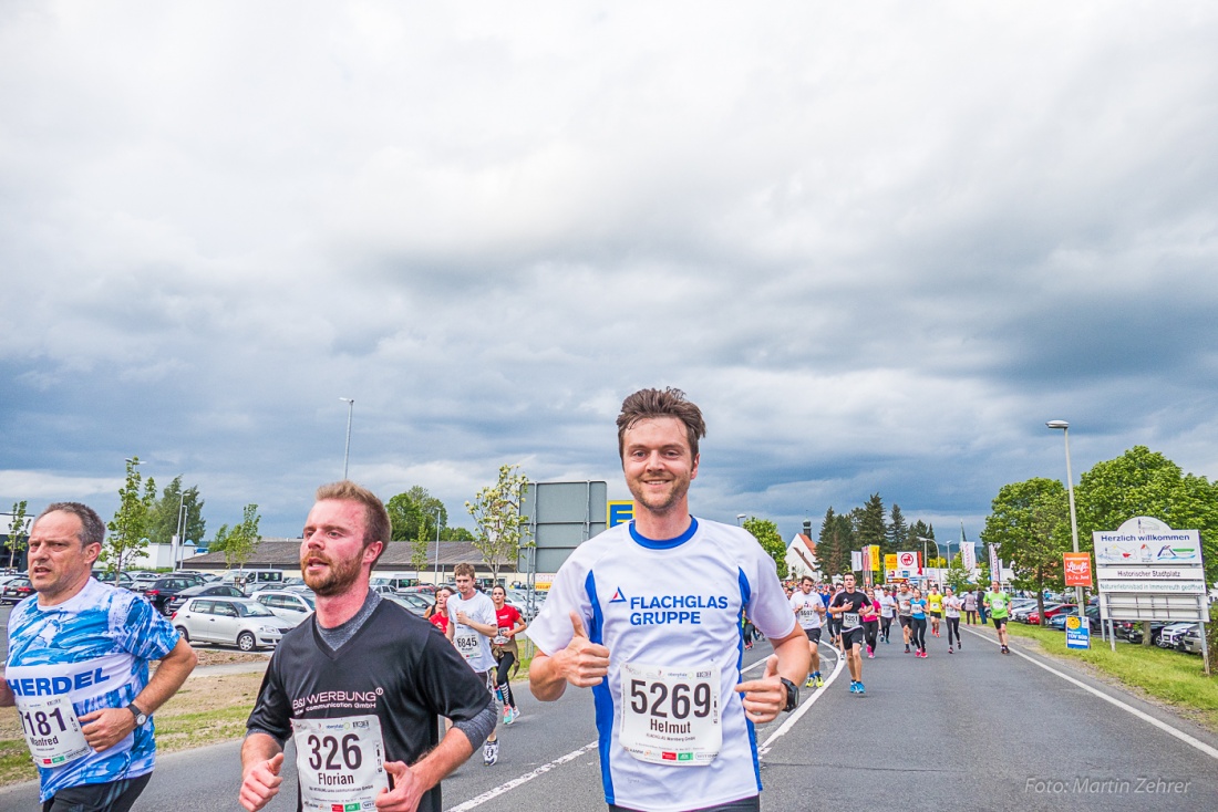 Foto: Martin Zehrer - Nofi-Lauf 2017: Start am Stadtplatz und Ziel beim Siemens... 5,9 Kilometer durch Kemnath und rund herum. Mehr als 8000 Teilnehmer fanden sich in Kemnath zusammen um die S 