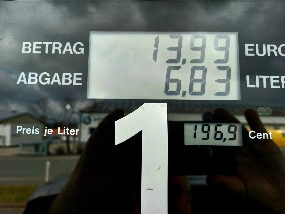 Foto: Martin Zehrer - Immernoch Wahnsinns-Preise beim Tanken in Kemnath:<br />
<br />
Diesel kostet 1,969<br />
Super kostet 1,989<br />
<br />
10. April 2022 