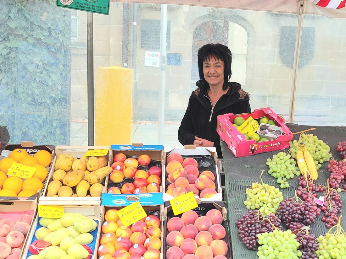 Foto: Martin Zehrer - Frisches Obst und Gemüse auf dem Bauernmarkt in Kemnath<br />
<br />
Wer über den Bauernmarkt in Kemnath schlendert, entdeckt sofort die Vielfalt an regionalen Köstlichkeiten. Ein  