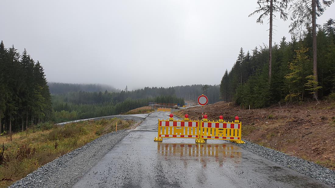 Foto: Martin Zehrer - Straßenbau-Projekt am hessenreuther Berg, auch Abspann genannt.<br />
Enorme Erdbewegungen werden hier unternommen und große Bauwerke gesetzt um den Ausbau der Strasse voranzu 