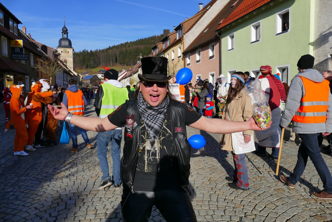 Foto: Martin Zehrer - 44. Faschingszug durch Waldeck am 7. Februar 2016!<br />
<br />
Tanzen, lachen und Gaudi machen ;-)<br />
<br />
Viele Gaudiwagen und unzählige Besucher trafen in Waldeck aufeinander.<br />
Die M 