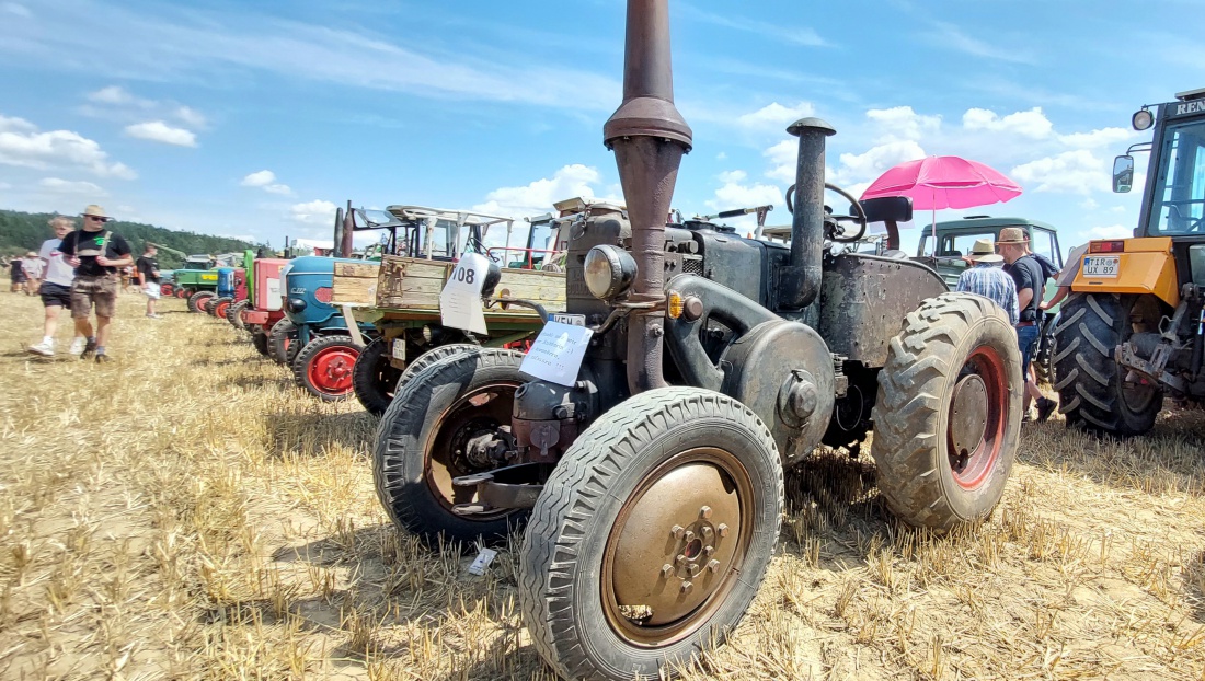 Foto: Martin Zehrer - Ein Lanz-Bulldog Oldtimer auf dem Oldtimertreffen in Oberwappenöst. <br />
<br />
Bezeichnung<br />
Lanz Bulldog Typ 7506<br />
<br />
Baujahr<br />
1938 bis 1942<br />
<br />
Leistung<br />
25 Pferdestaerken bei et 
