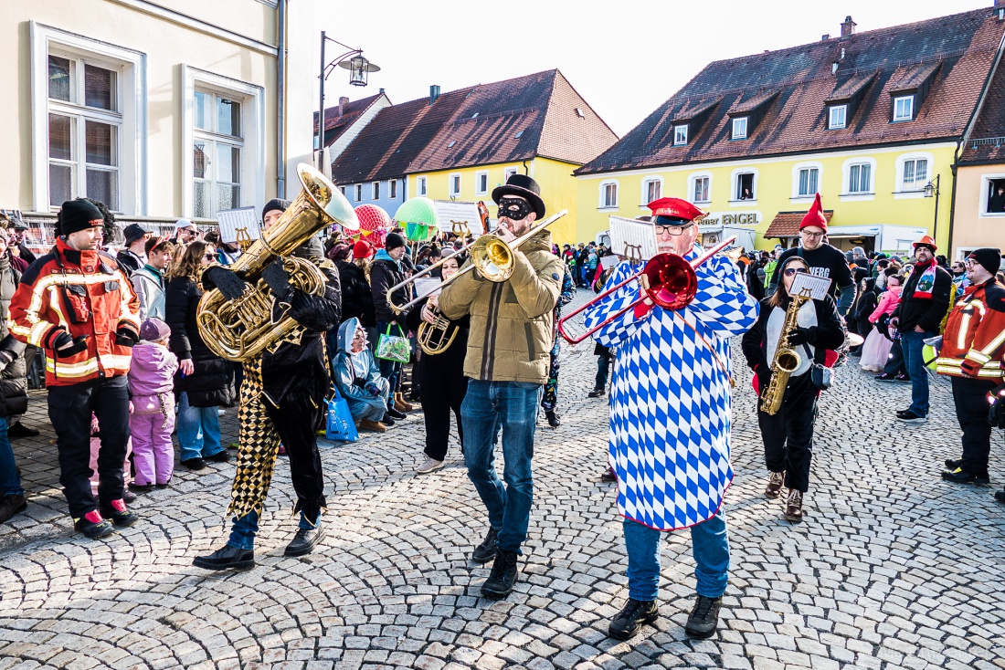 Faschingszug durch Waldeck 2026 - WCV Helau!!!

Am 15. Februar 2026 war es wieder soweit. Tausende Besucher jubelten den Narren zu, das Wetter wurde wie bestellt, wunderschön. Die Sonne strahlte und alle Menschen waren voller Faschings-Laune. WCV Helau!!!!
