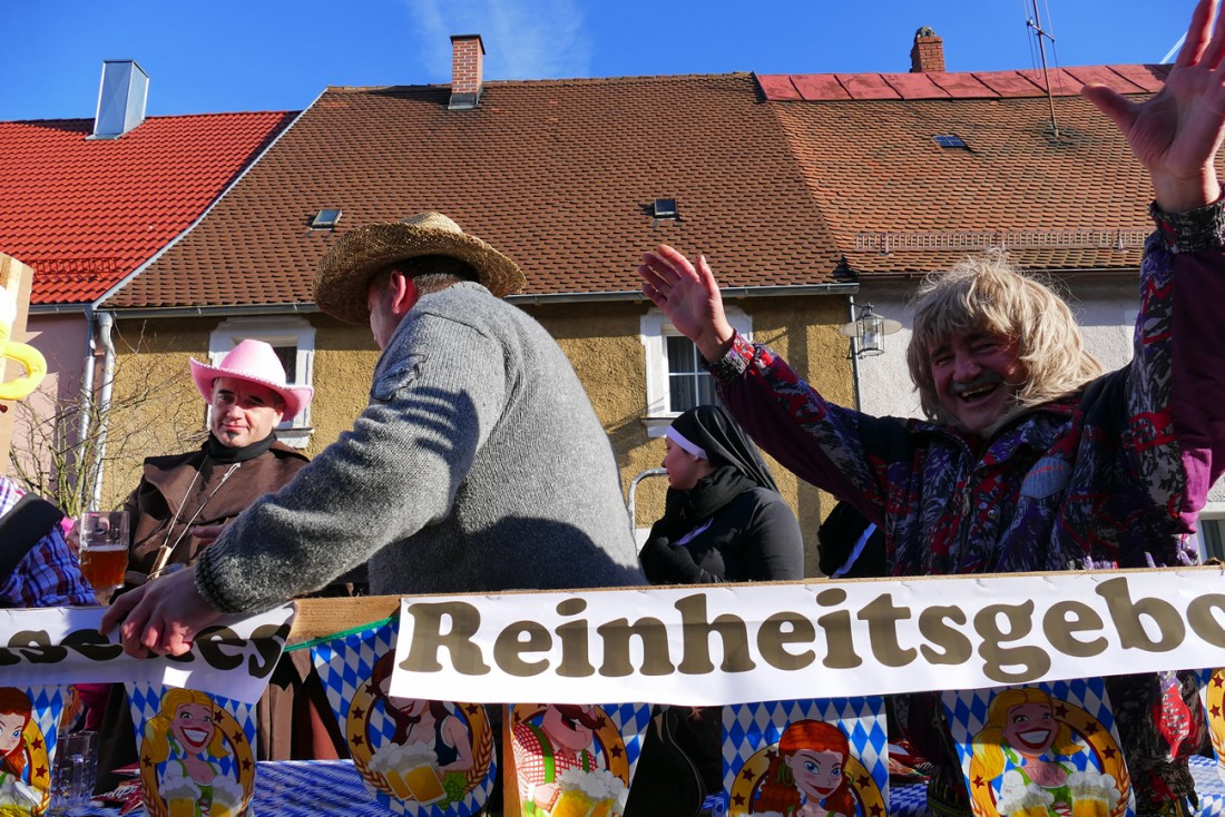 Foto: Martin Zehrer - 44. Faschingszug durch Waldeck am 7. Februar 2016!<br />
<br />
Tanzen, lachen und Gaudi machen ;-)<br />
<br />
Viele Gaudiwagen und unzählige Besucher trafen in Waldeck aufeinander.<br />
Die M 