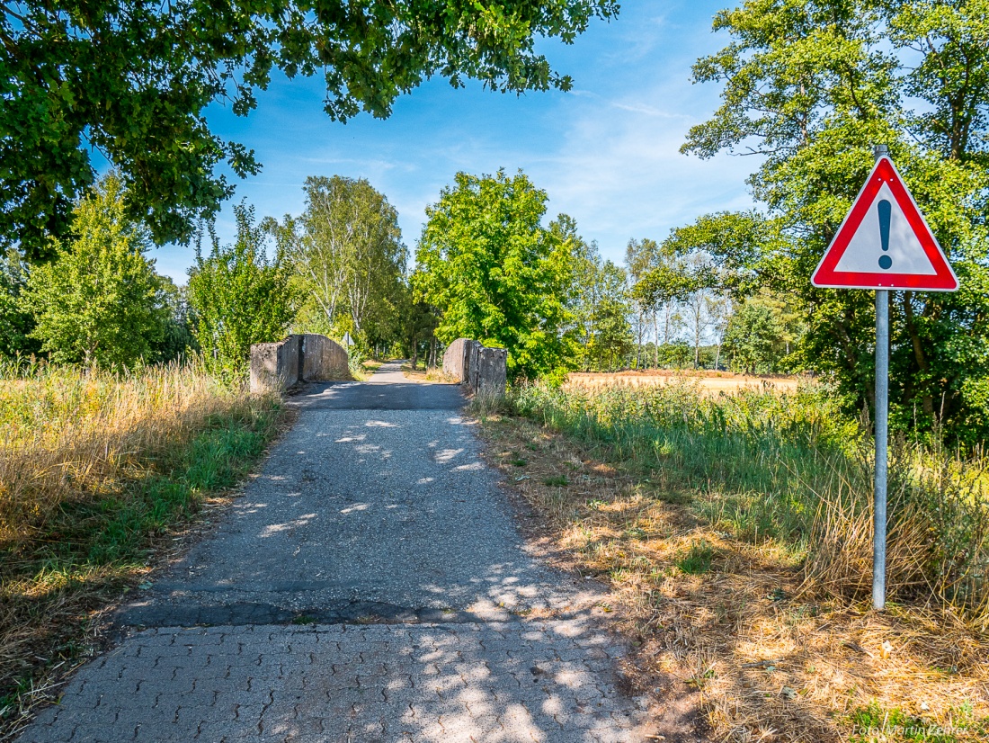 Foto: Martin Zehrer - Perfekt für Auto-Weitsprung...<br />
Sieht erstmal ganz unscheinbar aus... Wer diese kleine Brücke bei Reisach aber kennt, weiss was passiert, wenn man da etwas schneller drüb 