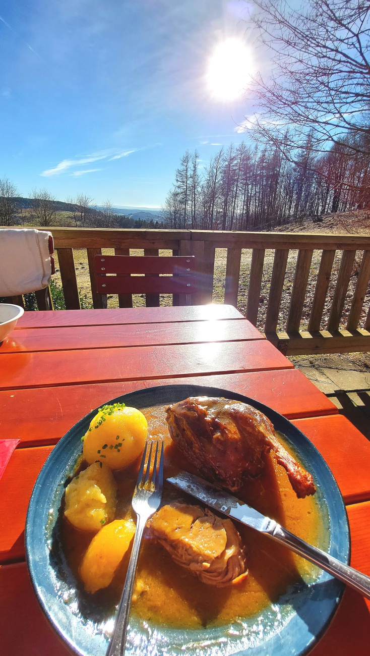 Foto: Martin Zehrer - Leckeres Mittagessen auf dem Armesberg mit unbeschreiblicher Aussicht... 