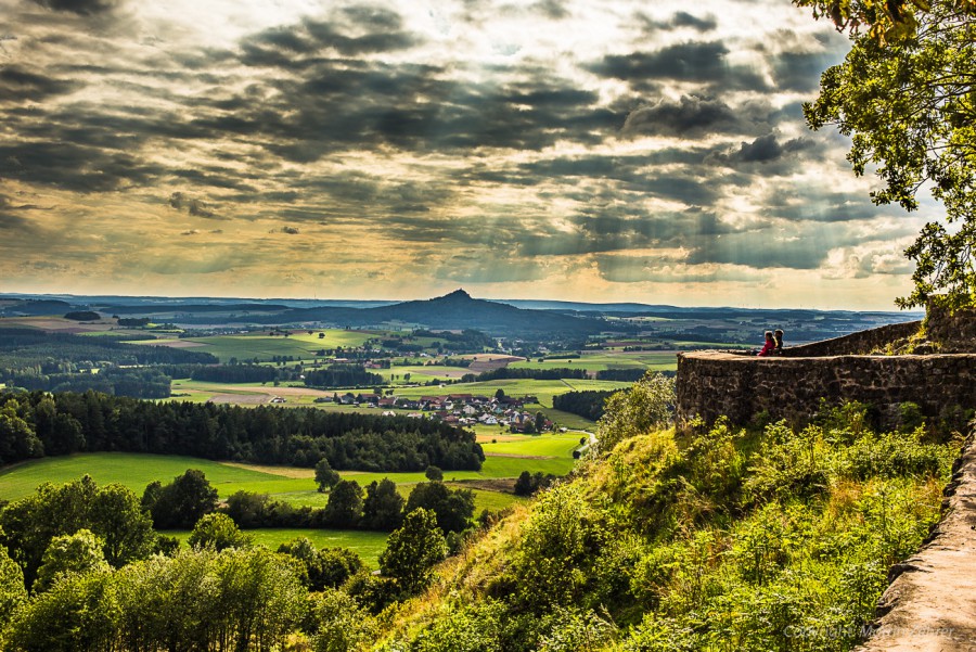 Foto: Martin Zehrer - Auf dem Schloßberg bei Waldeck in der Oberpfalz. Eine himmlische Aussicht in eine bezaubernde Landschaft. <br />
Wer hier noch nicht war, hat nur die halbe Oberpfalz gesehen.  