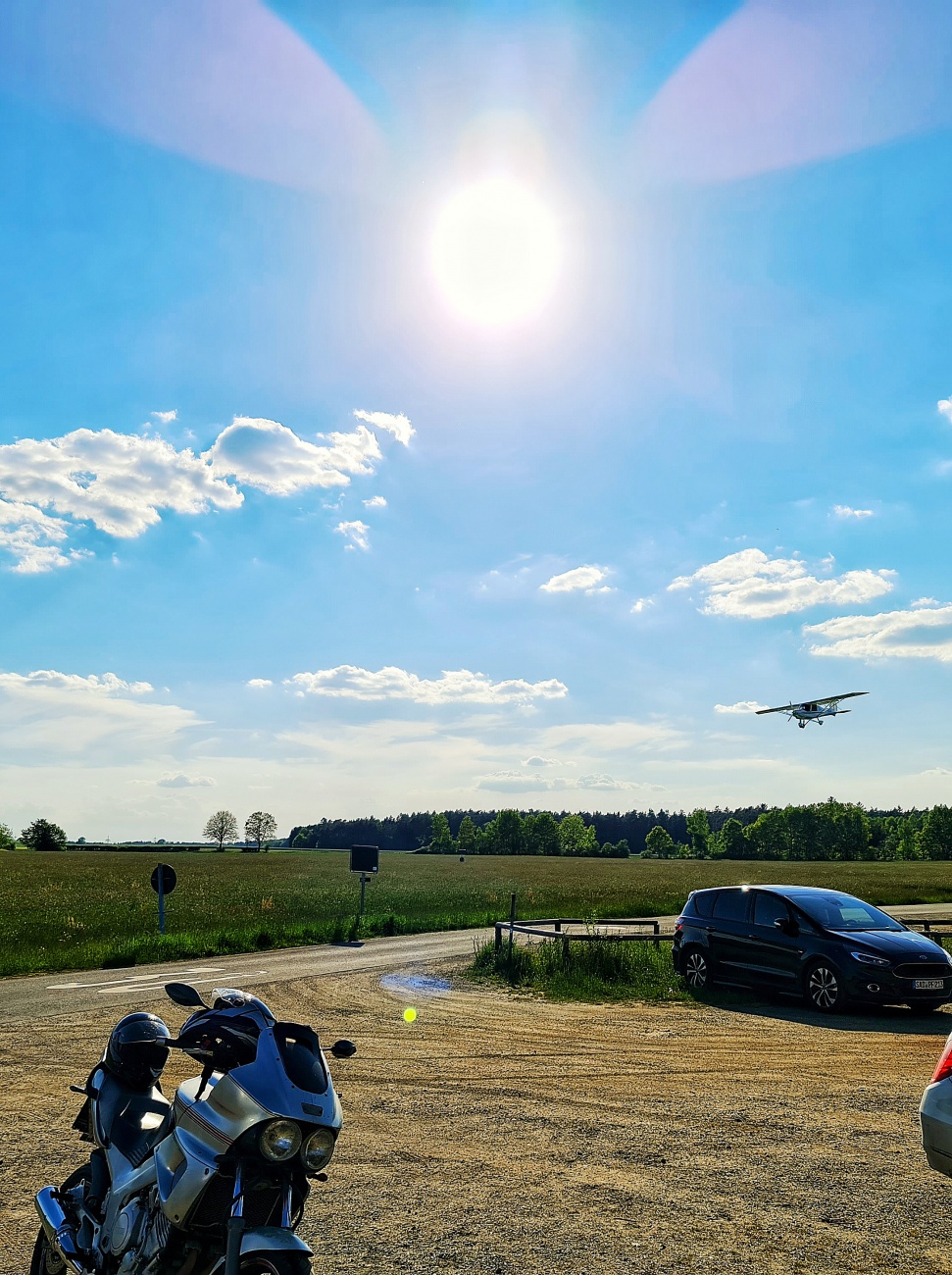 Foto: Jennifer Müller - Der Flugplatz in Latsch bei Weiden... 