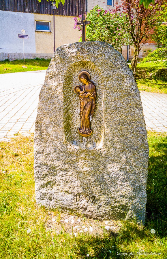 Foto: Martin Zehrer - Die heilige Mutter-Gottes mit ihrem Kind... gesehen in Erdenweis.<br />
<br />
<br />
Gigantische Radtour an einem gigantischen Sonntag... über Berg und Tal, durch Wald und Wiese, mit n 