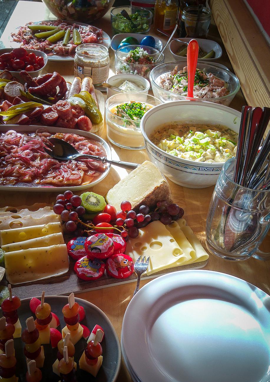 Foto: Martin Zehrer - Brunch in Kemnath... Die Weißwürscht sind noch im Topf... ;-) 