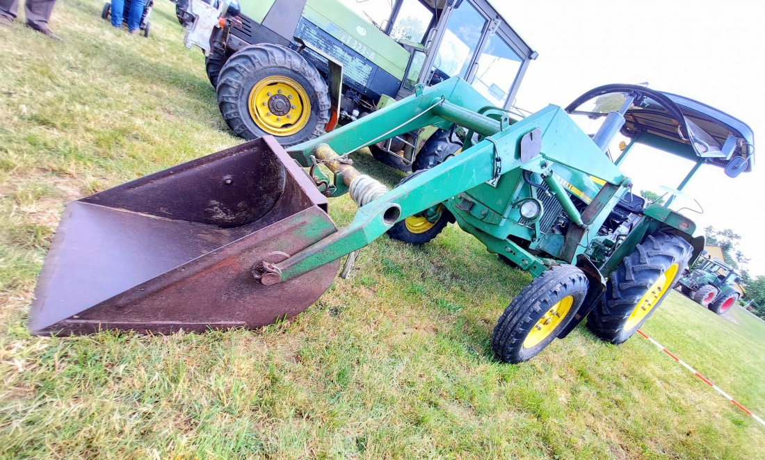 Foto: Martin Zehrer - Arbeitstier John Deere, gesehen in Feilersdorf!<br />
<br />
Grüße von uns an die Renners! ;-) 