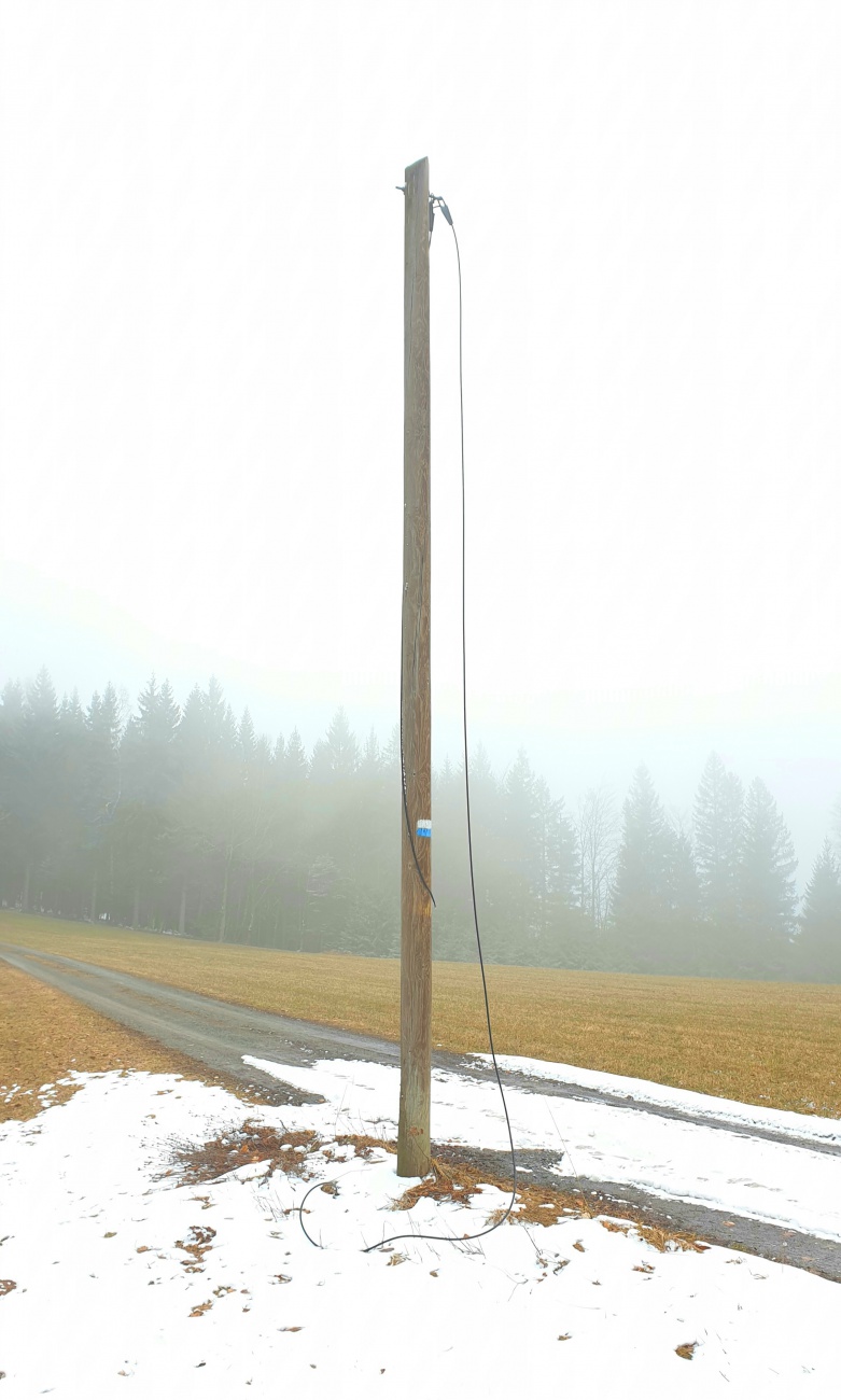 Foto: Martin Zehrer - Falls sich jemand wundert warum das Telefon oder Internet nicht funktioniert...<br />
Der zentrale Netz-Knotenpunkt von Deutschland wurde am Poppenberg droben unterbrochen ;-) 