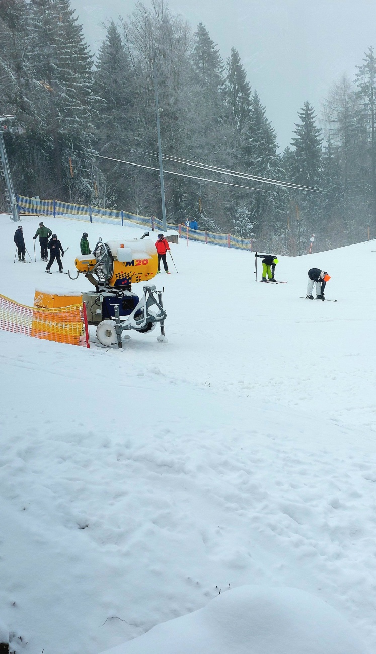 Ski fahren am Klausenlift bei Mehlmeisel. 
Es hat gut geschneit und die letzten Tage lagen die Temperaturen zum Teil weit unterm Nullpunkt.
Perfekte Schnee-Verhältnisse für perfekte Abfahrten.