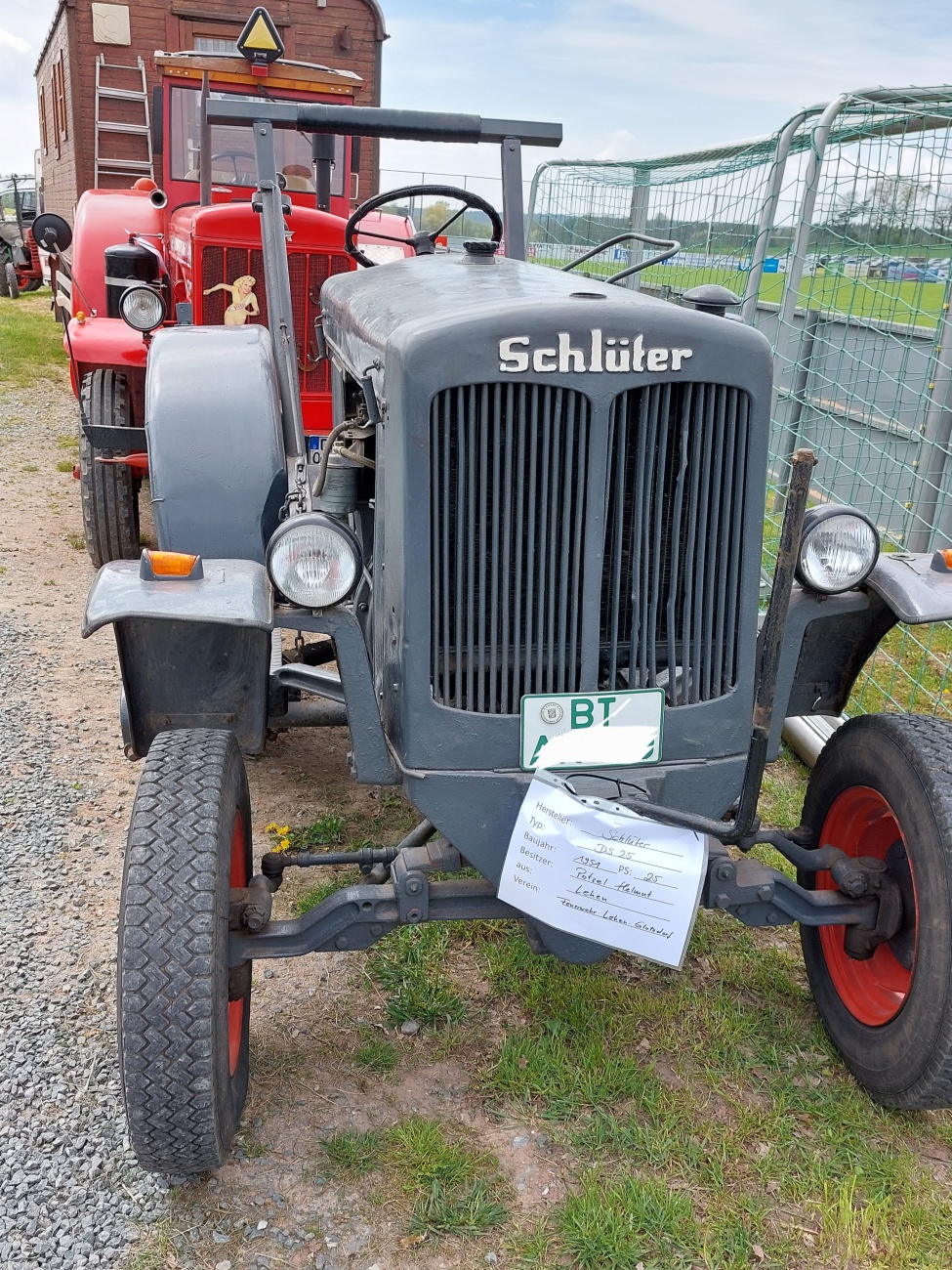 Foto: Martin Zehrer - Schlüter...<br />
<br />
Bulldogtreffen in Kirchenpingarten am 7. Mai 2023.<br />
Über 300 Bulldog waren da, die Zuschauer genossen dieses best organisierte Fest.<br />
Es gab unglaublich vi 