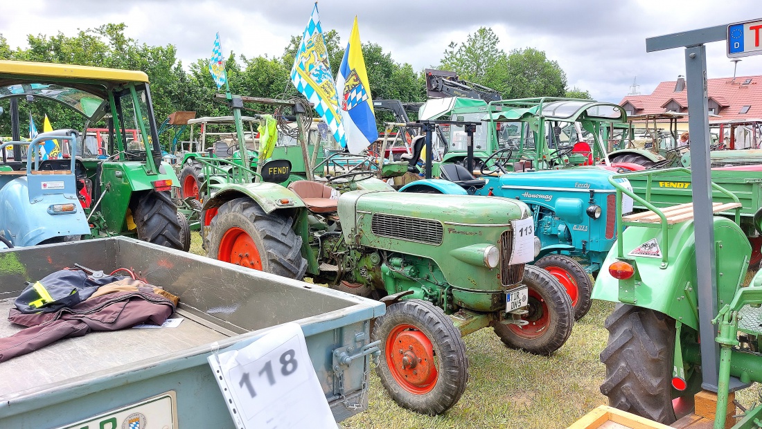 Foto: Martin Zehrer - Hunderte Bulldogs auf dem Oldtimertreffen in Oberwappenöst  