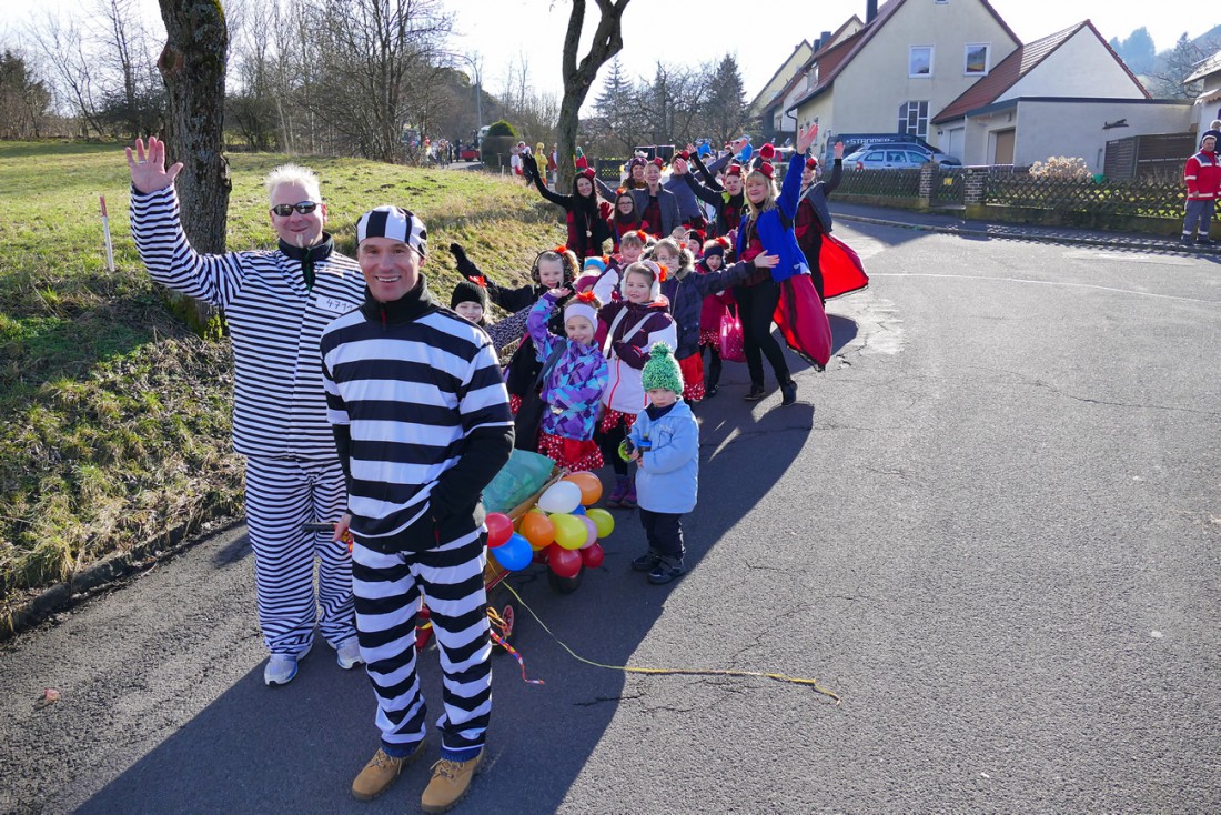 Foto: Martin Zehrer - Helauuuu!!!<br />
<br />
44. Faschingszug durch Waldeck am 7. Februar 2016!<br />
<br />
Tanzen, lachen und Gaudi machen ;-)<br />
<br />
Viele Gaudiwagen und unzählige Besucher trafen in Waldeck aufe 