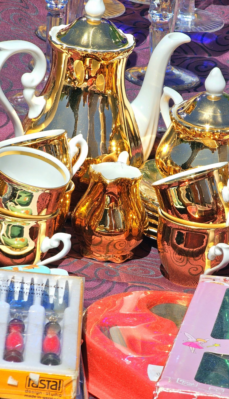Am 2. Mai 2026 wurde der Festplatz in Bayreuth zum Treffpunkt für alle Flohmarkt-Fans. Beim großen Frühjahrsflohmarkt präsentierten zahlreiche Aussteller mit viel Freude ihre Waren ... von liebevoll arrangierten Trödelstücken bis hin zu echten Raritäten.
Die entspannte Atmosphäre, das bunte Treiben und die vielen persönlichen Begegnungen machten den Tag zu einem besonderen Erlebnis. Besucher konnten nicht nur stöbern und handeln, sondern auch die Begeisterung der Verkäufer spüren, die mit Herzblut ihre Schätze anboten.