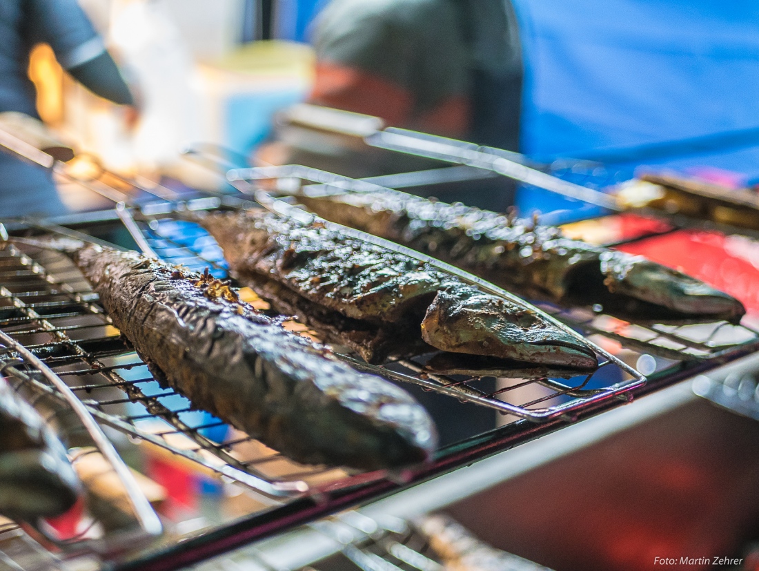 Foto: Martin Zehrer - Leckere Fischgerichte auf dem kemnather Candlelight-Shopping 2018... 