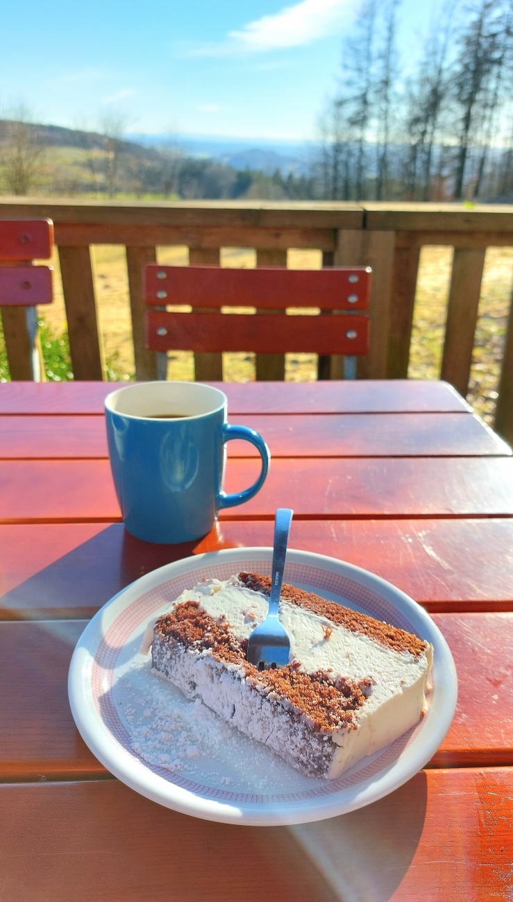 Foto: Martin Zehrer - Oben am Mesnerhaus... Kaffee und Kuchen... 