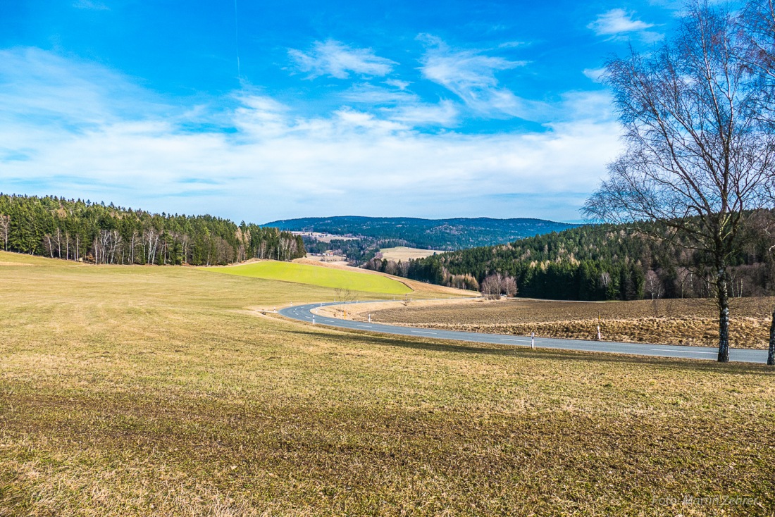 Foto: Martin Zehrer - Der Blick von Godas in Richtung Trevesen runter. Im Hintergrund der Steinwald. 