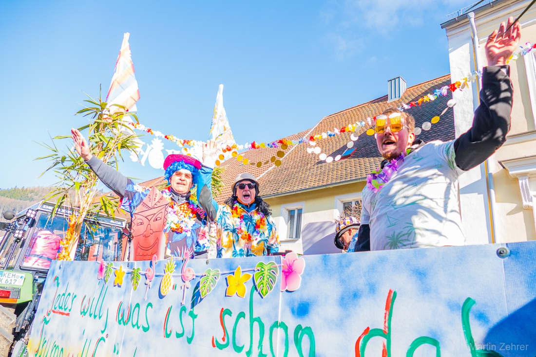 Faschingszug durch Waldeck 2026 - WCV Helau!!!

Am 15. Februar 2026 war es wieder soweit. Tausende Besucher jubelten den Narren zu, das Wetter wurde wie bestellt, wunderschön. Die Sonne strahlte und alle Menschen waren voller Faschings-Laune. WCV Helau!!!!
