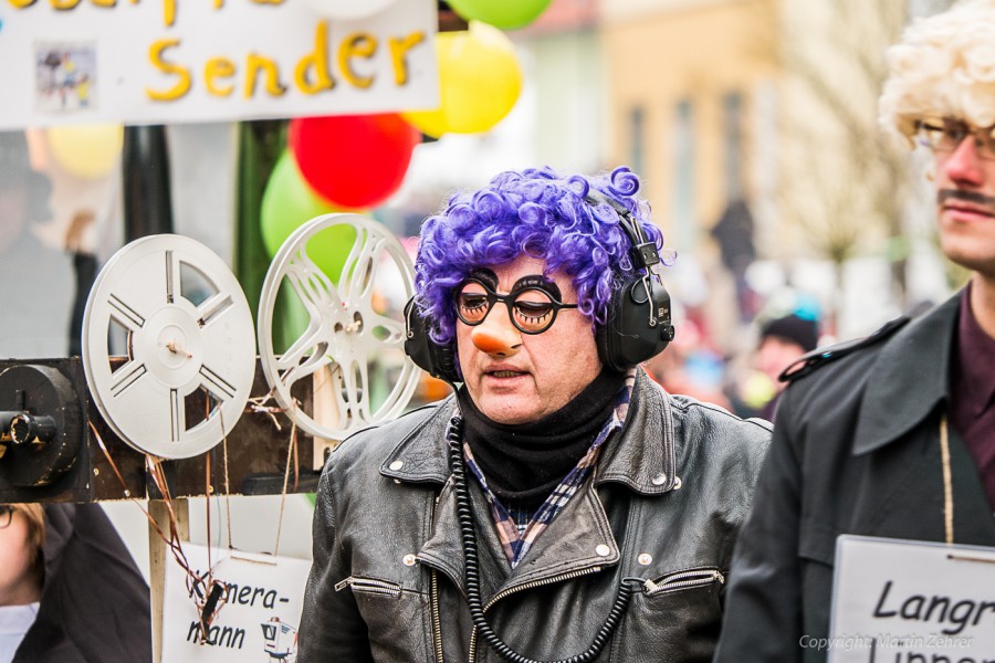 Foto: Martin Zehrer - Faschingszug durch Waldeck. Am Sonntag, den 15.2.2015 war es wieder so weit. Ein langer Zug<br />
mit zig Gaudiwagen und Hunderten Narren zog durch den Waldecker Markt. Mit vi 