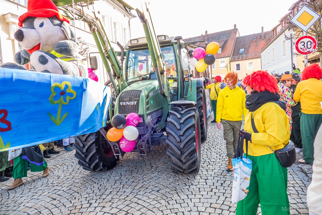 Faschingszug durch Waldeck 2026 - WCV Helau!!!

Am 15. Februar 2026 war es wieder soweit. Tausende Besucher jubelten den Narren zu, das Wetter wurde wie bestellt, wunderschön. Die Sonne strahlte und alle Menschen waren voller Faschings-Laune. WCV Helau!!!!
