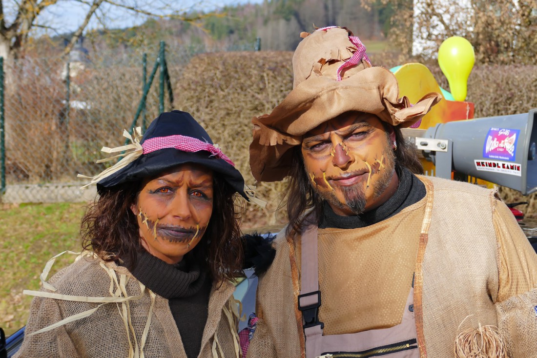 Foto: Martin Zehrer - Die Vogelscheuchen-Voraus-Fahrer ;-)<br />
<br />
44. Faschingszug durch Waldeck am 7. Februar 2016!<br />
<br />
Tanzen, lachen und Gaudi machen ;-)<br />
<br />
Viele Gaudiwagen und unzählige Besuch 