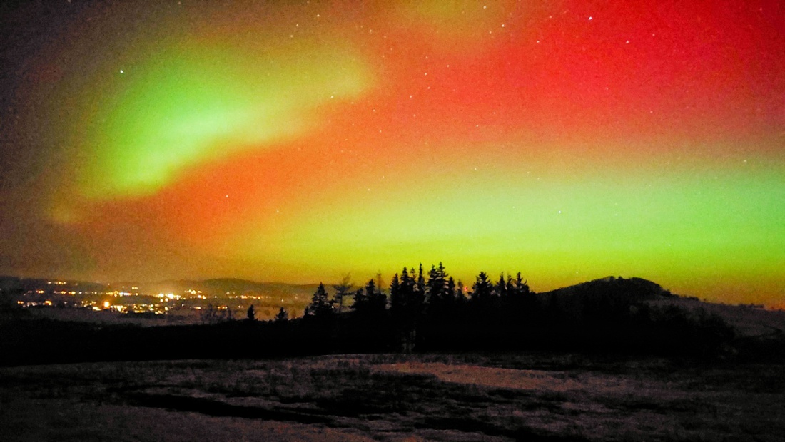 Unglaublich...
Faszinierende Polarlichter übern Kemnather Land. 
Das Himmels-Spektakel ereignete sich in der Nacht zum 19. Januar 2026.

Die Temperatur oben in Godas, lag bei ca. -4 Grad Kälte.
Es war windig, aber Sternenklar.