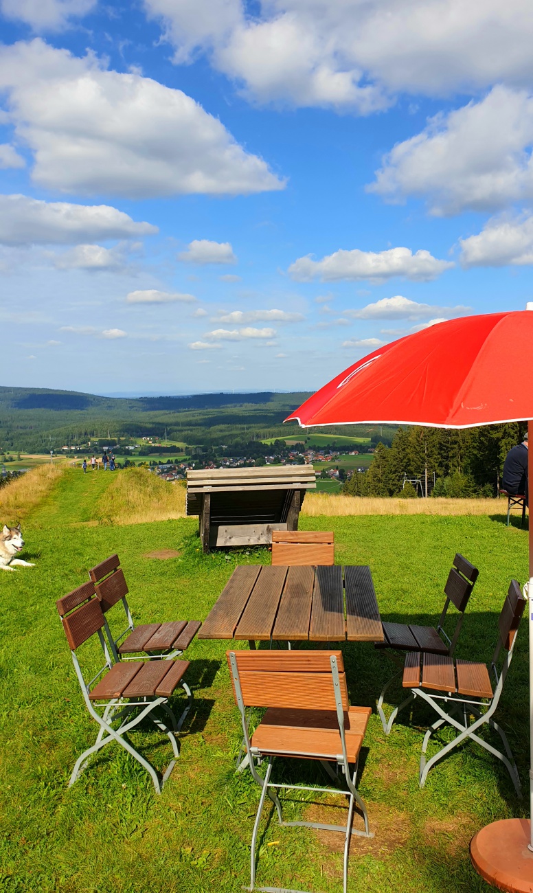 Foto: Martin Zehrer - Perfekte Aussicht!!!<br />
Brotzeit machen mit meiner Liebsten, oben am Mehlmeisler Lift am Bayreuther Haus, das war das Ziel.<br />
Gleich nebenan befindet sich der interessante W 