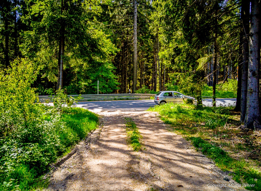 Foto: Martin Zehrer - Yes, Perfekt - Genau da wo ich rauskommen wollte, die Verbindungsstraße zwischen Kulmain und Brand! ;-)<br />
<br />
Abkürzung: Ein Feldweg kurz vor Hermannsreuth...<br />
<br />
Gigantische 