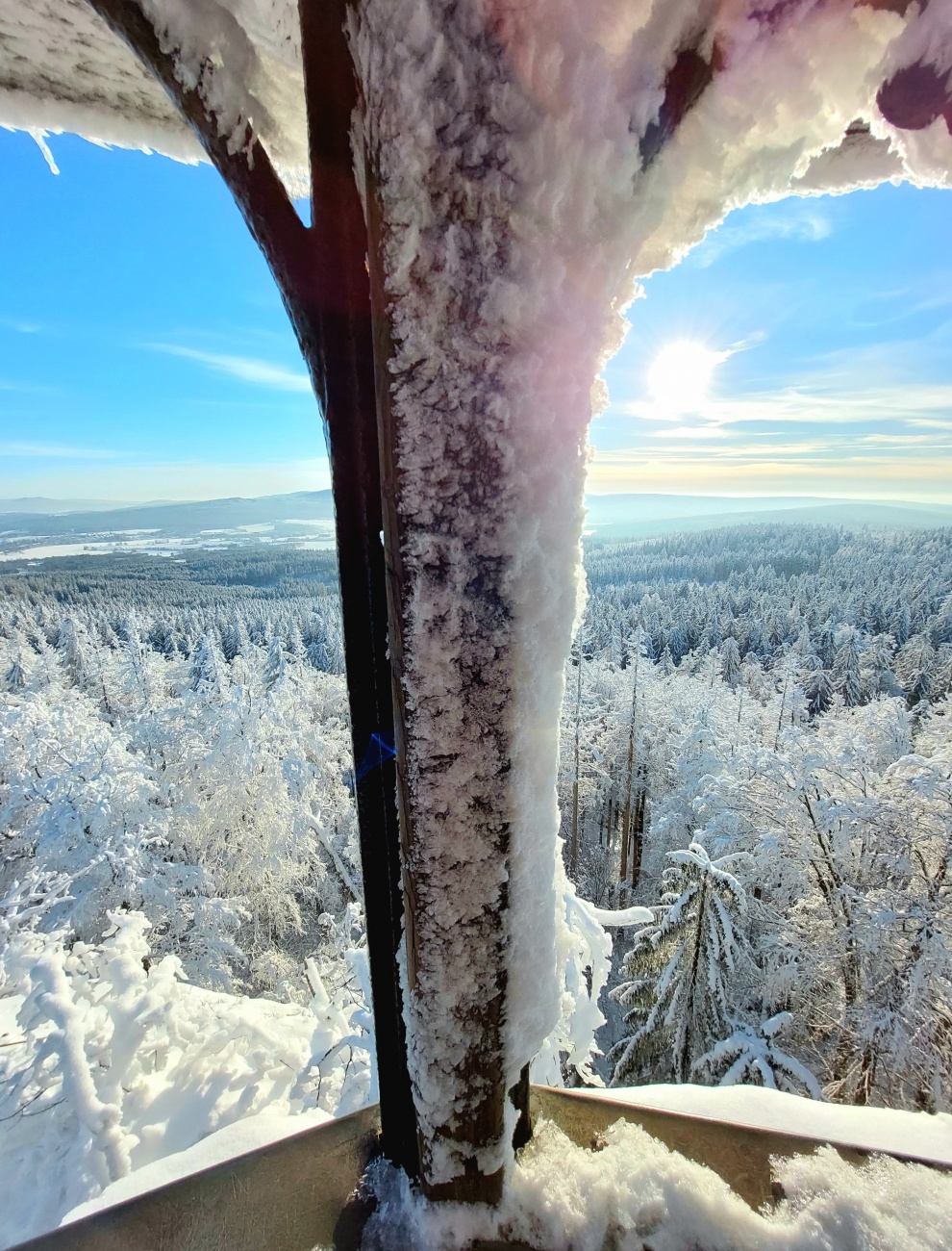 Foto: Martin Zehrer - Wunderschöne Winterzeit am 13. Dezember 2022, am Waldstein.<br />
<br />
Es war ein extrem sonniger, klarer Tag am Waldstein im Fichtelgebirge.<br />
Die Temperatur ging von Früh -16 Gr 