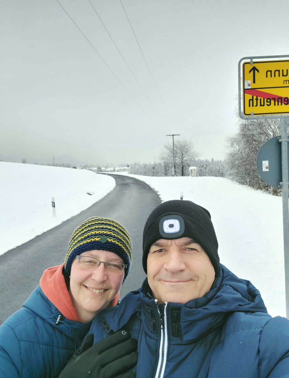 Foto: Martin Zehrer - Frühlingswanderung von Frankenreuth aus hoch nach Ölbrunn zum Scherm bzw. Zur Schönen Aussicht.<br />
Das Wetter war durchwachsen.<br />
Ca. 7 cm Schnee.<br />
Beim Rauflaufen, Bewölkt, 