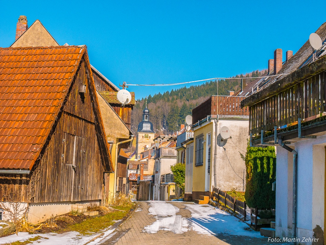 Foto: Martin Zehrer - Der Blick durch eine Gasse zur Kirche hin. Waldeck hat was! 