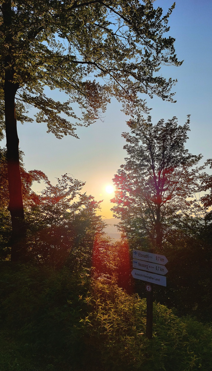 Foto: Martin Zehrer - Auf dem Armesberg verschwindet die Sonne hinterm Horizont. 