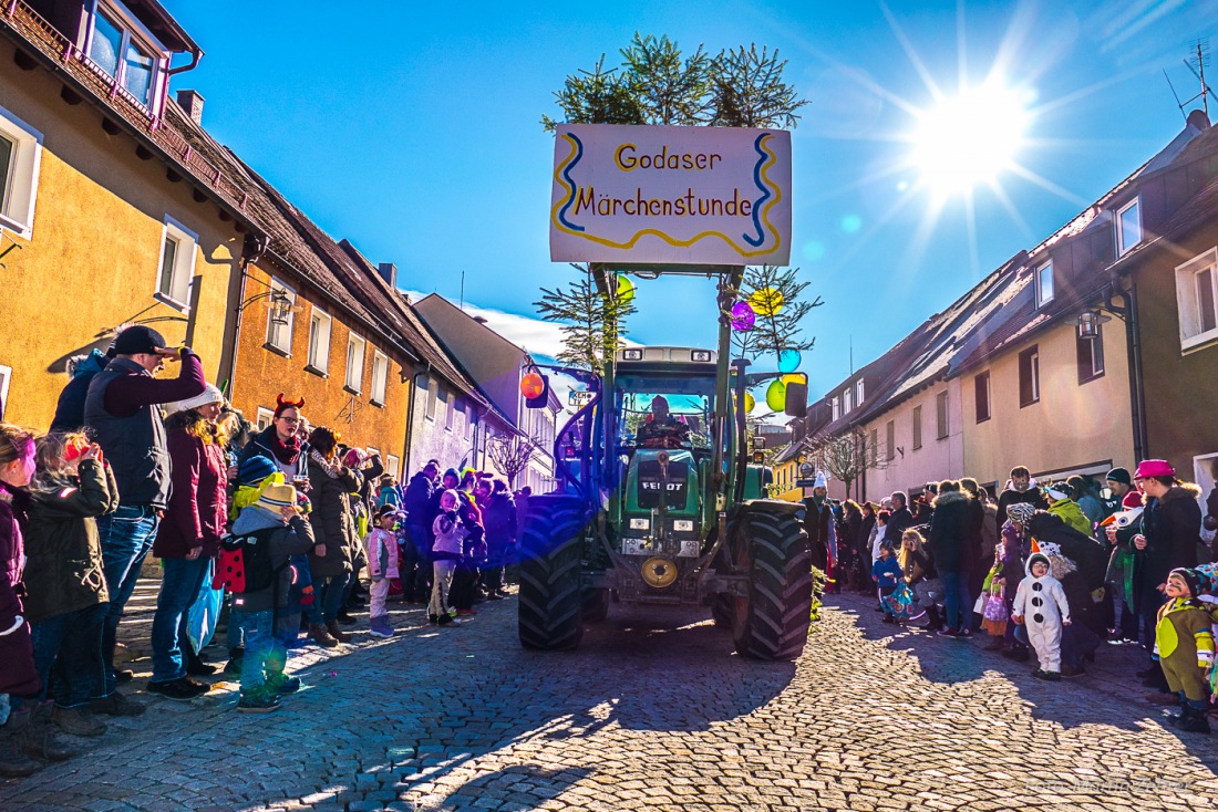 Foto: Martin Zehrer - Fasching in Waldeck 2017... viele Narren, lustiges Volk und Hammer-Wetter :-) 