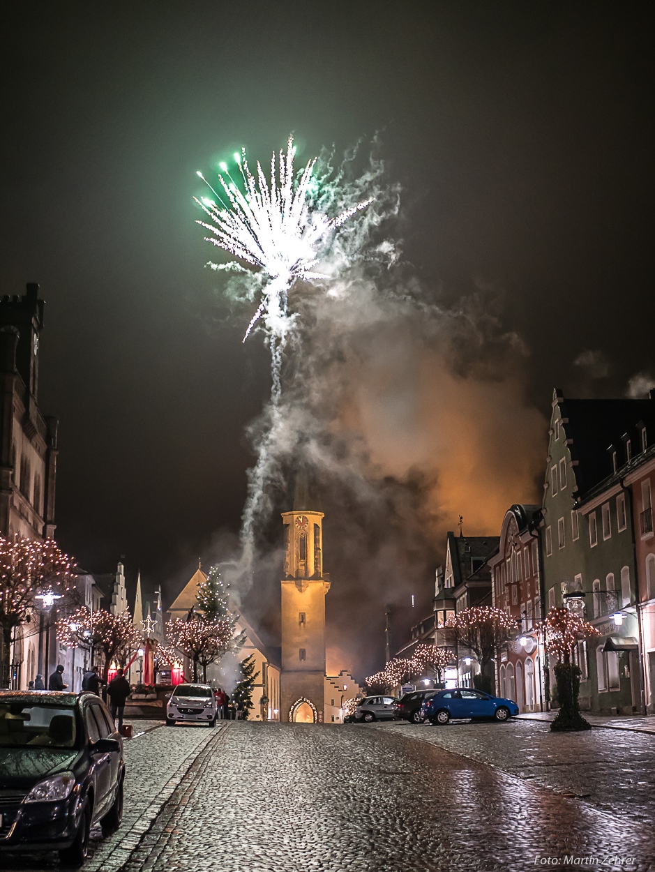 Foto: Martin Zehrer - Silvester 2019 in Kemnath - Noch ist der Kirchturm gut zu erkennen... guckt die anderen Fotos! ;-)<br />
<br />
Frohes neues Jahr 2019!!! 