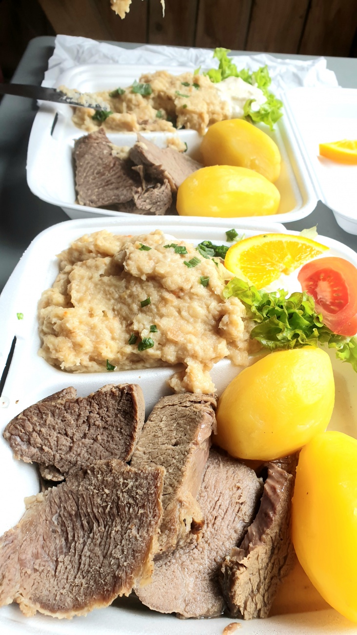 Foto: Martin Zehrer - Hat sehr gut gschmeckt!!! Kren-Fleisch und Eräpfl...<br />
<br />
Vom Schrembs aus Waldeck 