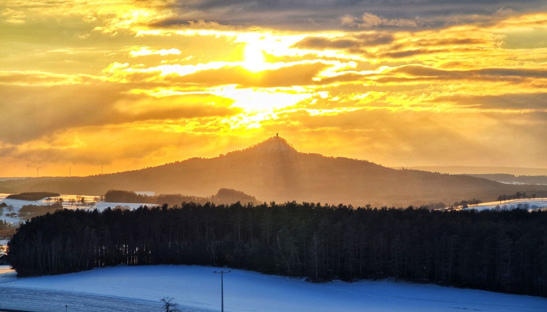 Foto: Jennifer Müller  - Ein herrlicher Sonnenuntergang  am Ende eines doch noch sonnigen Tages. Es ist bitterkalt bei -6 Grad, der Anblick ist das Frieren aber wert! 