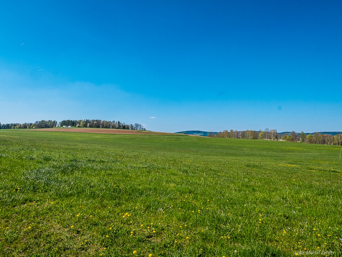 Foto: Martin Zehrer - Wandertag zum Karfreitag... Ein weiter Blick übers Land zwischen Kulmain und Kemnath.<br />
Das Wetter an diesem 19. April 2019 war der Hammer. Ein leicht frischer Wind wehte  