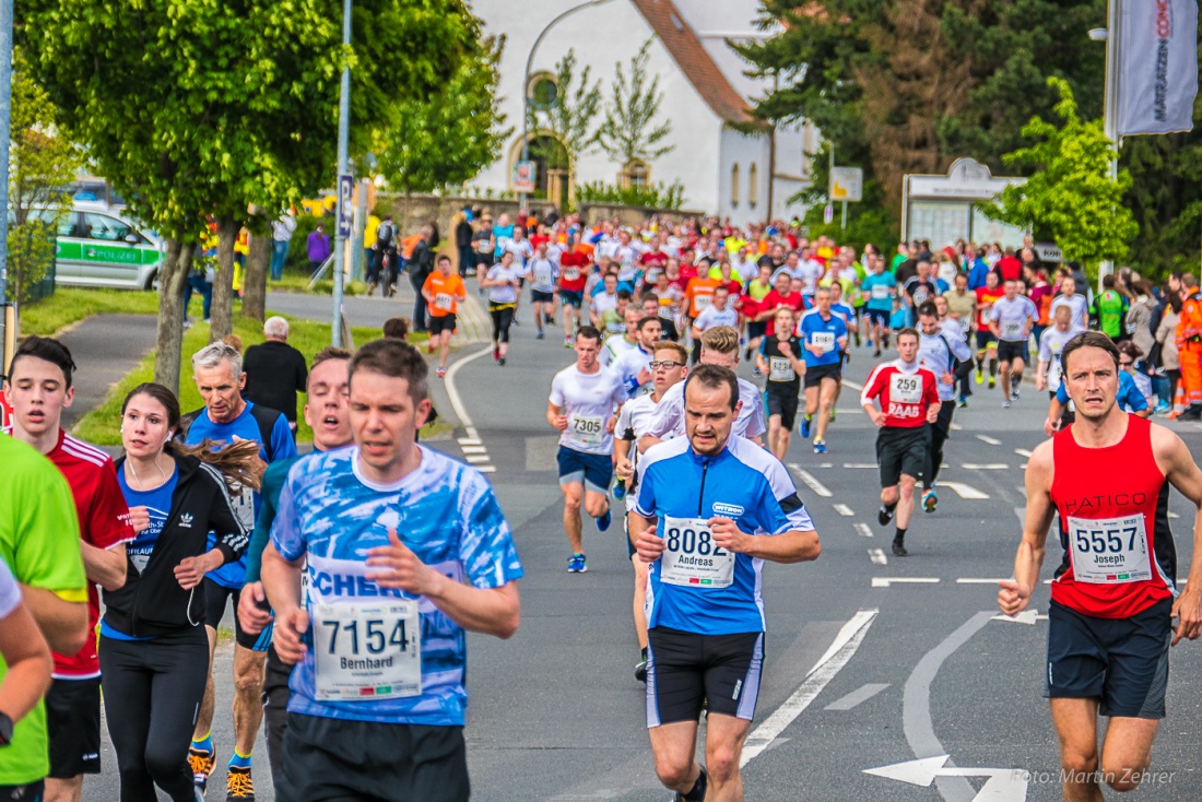 Foto: Martin Zehrer - Nofi-Lauf 2017: Start am Stadtplatz und Ziel beim Siemens... 5,9 Kilometer durch Kemnath und rund herum. Mehr als 8000 Teilnehmer fanden sich in Kemnath zusammen um die S 