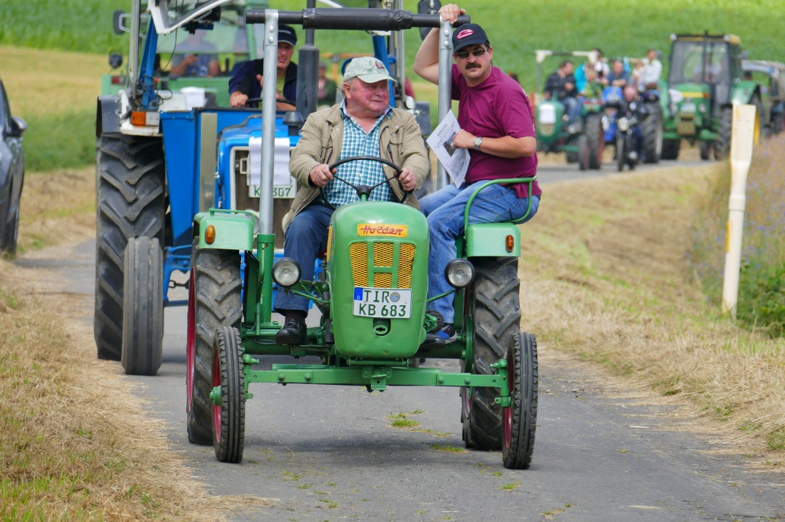 Foto: Martin Zehrer - Traktortreffen 2016 in Oberwappenöst<br />
Trotz Regen am Vormittag kamen an diesem Sonntag ca. 120 Oldtimer-Bulldogs und unzählige Besucher. Zum Mittag hin klarte das Wetter  