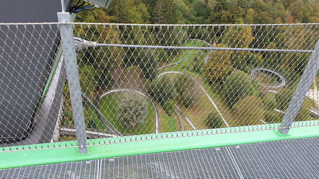 Foto: Martin Zehrer - Der Sky-Walk in Pottenstein. Der Boden besteht aus Gitter-Rosten, die Konstruktion schwankt doch sehr und die Aussicht ist gigantisch :-) 