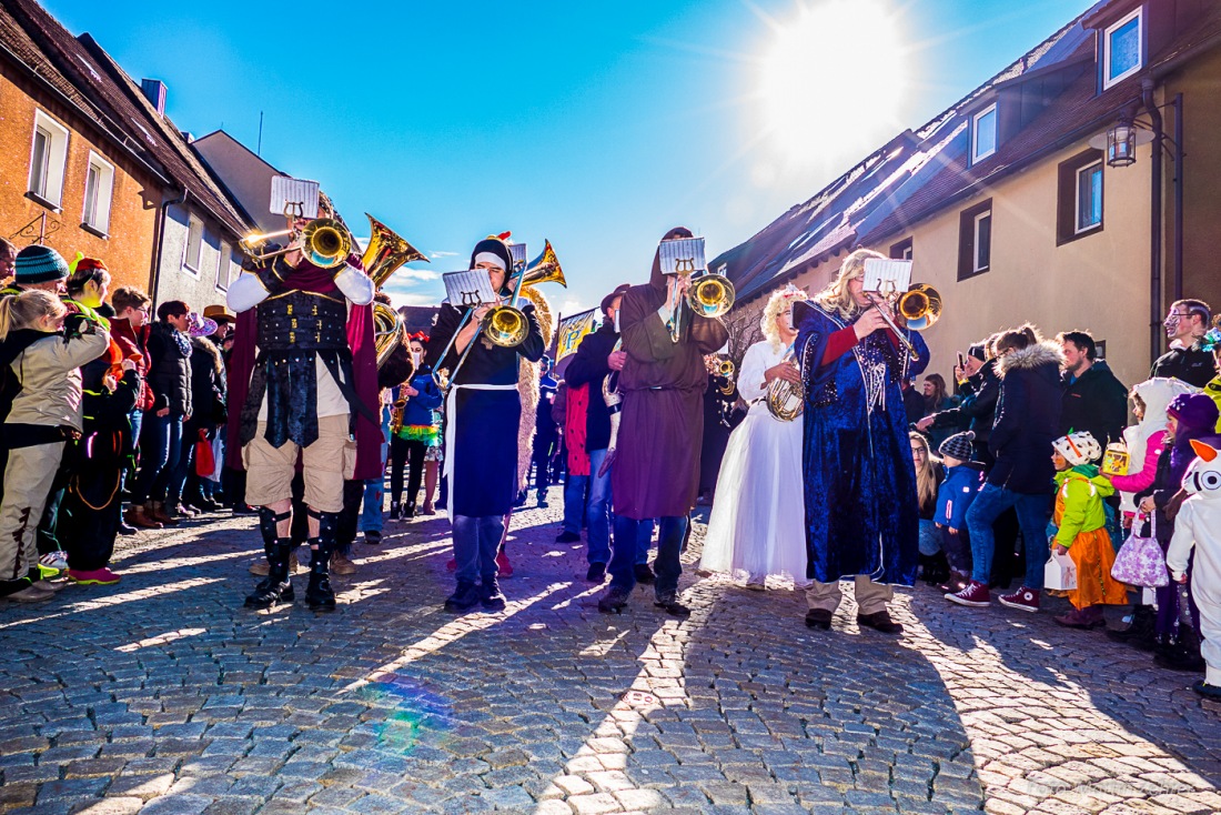 Foto: Martin Zehrer - Fasching in Waldeck 2017... viele Narren, lustiges Volk und Hammer-Wetter :-) 